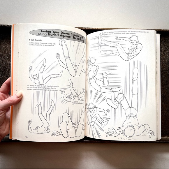 BOOK • “How to Draw Manga: Illustrating Battles” • - Picture 8 of 11